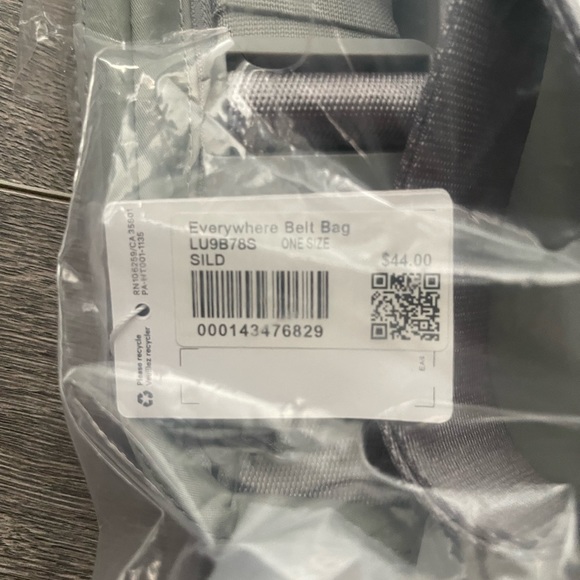 Lululemon Everywhere Belt Bag SILD - Picture 2 of 7